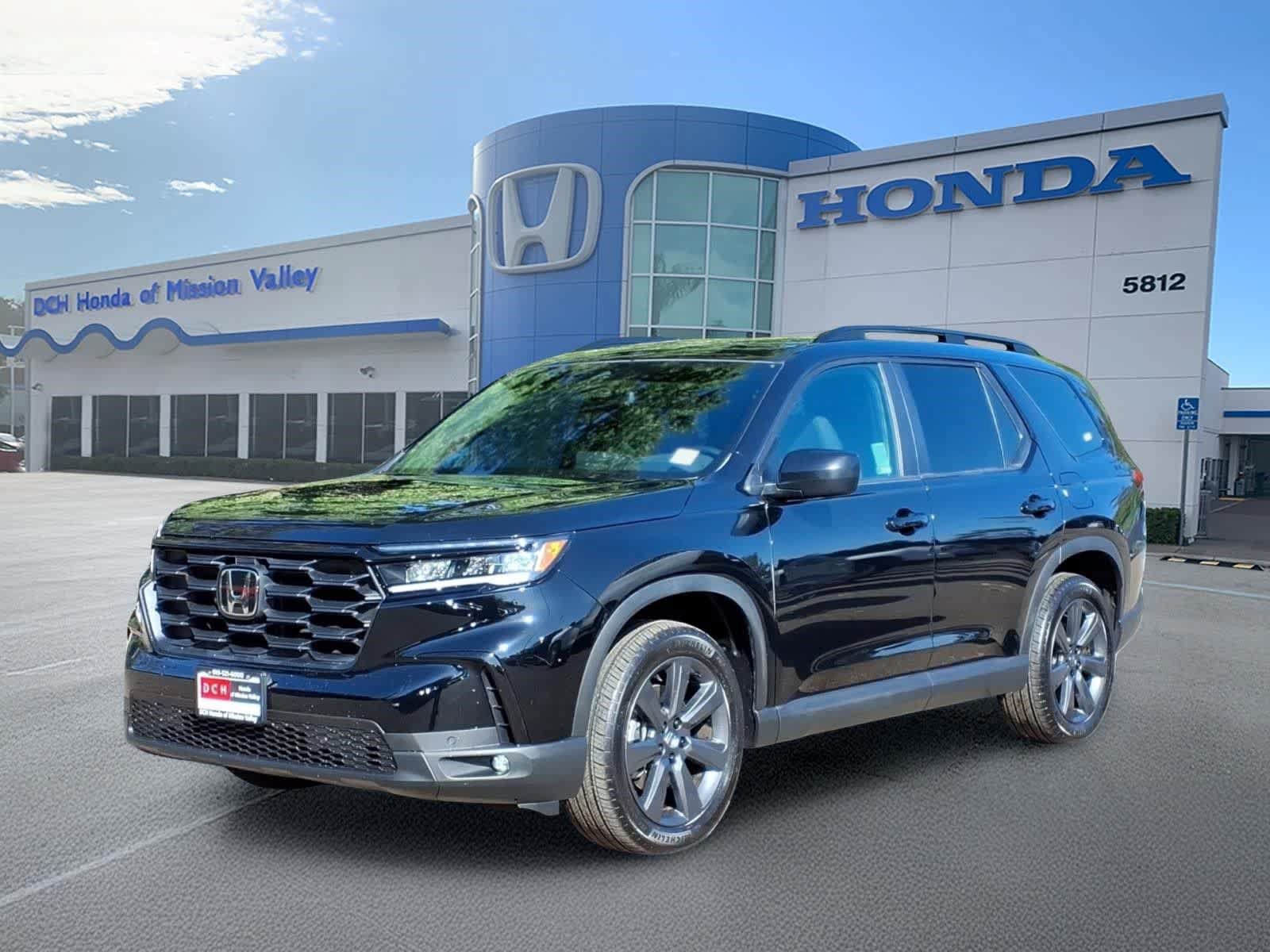 Used 2025 Honda Pilot Sport image 1