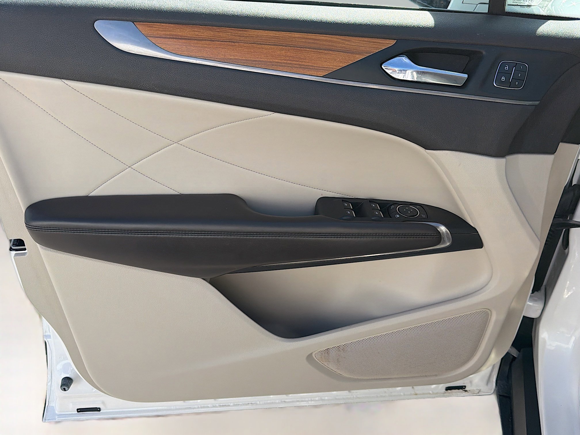 Used 2017 Lincoln MKC Select FWD image 22
