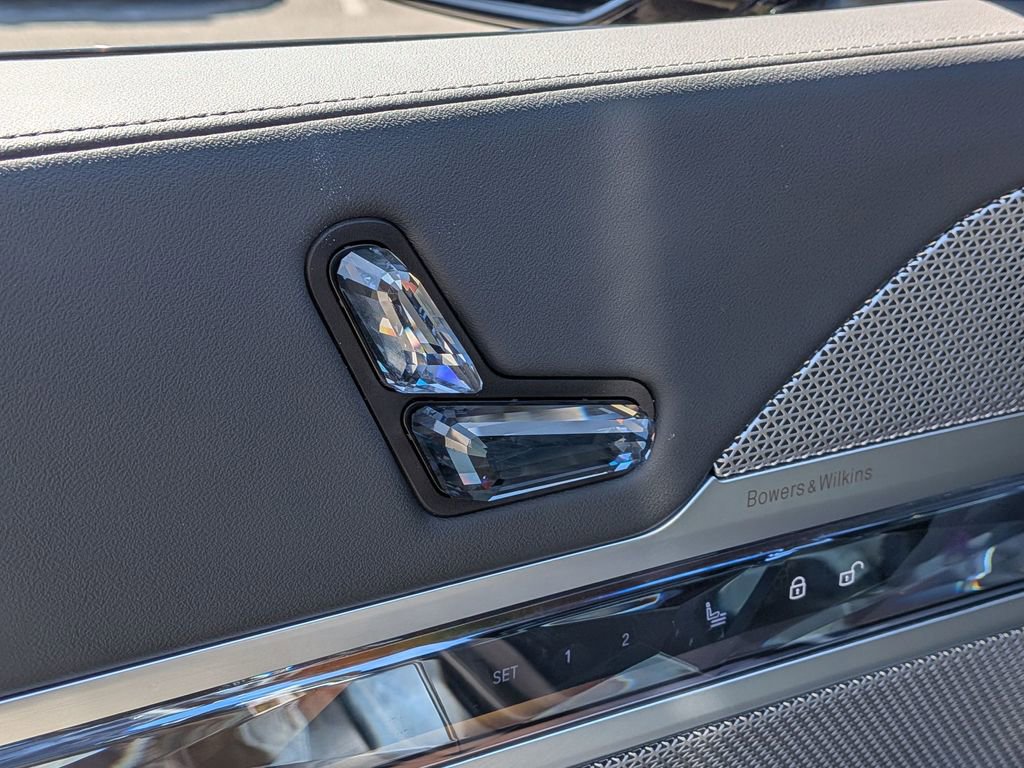 Used 2024 BMW 740i xDrive image 9