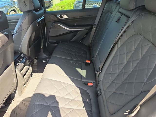 Used 2024 BMW X5 sDrive40i w/ Premium Package image 11