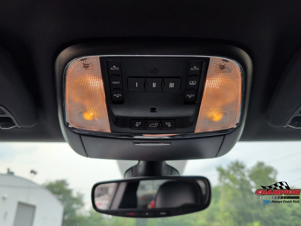 Used 2020 Jeep Grand Cherokee Overland AWD/4WD image 18