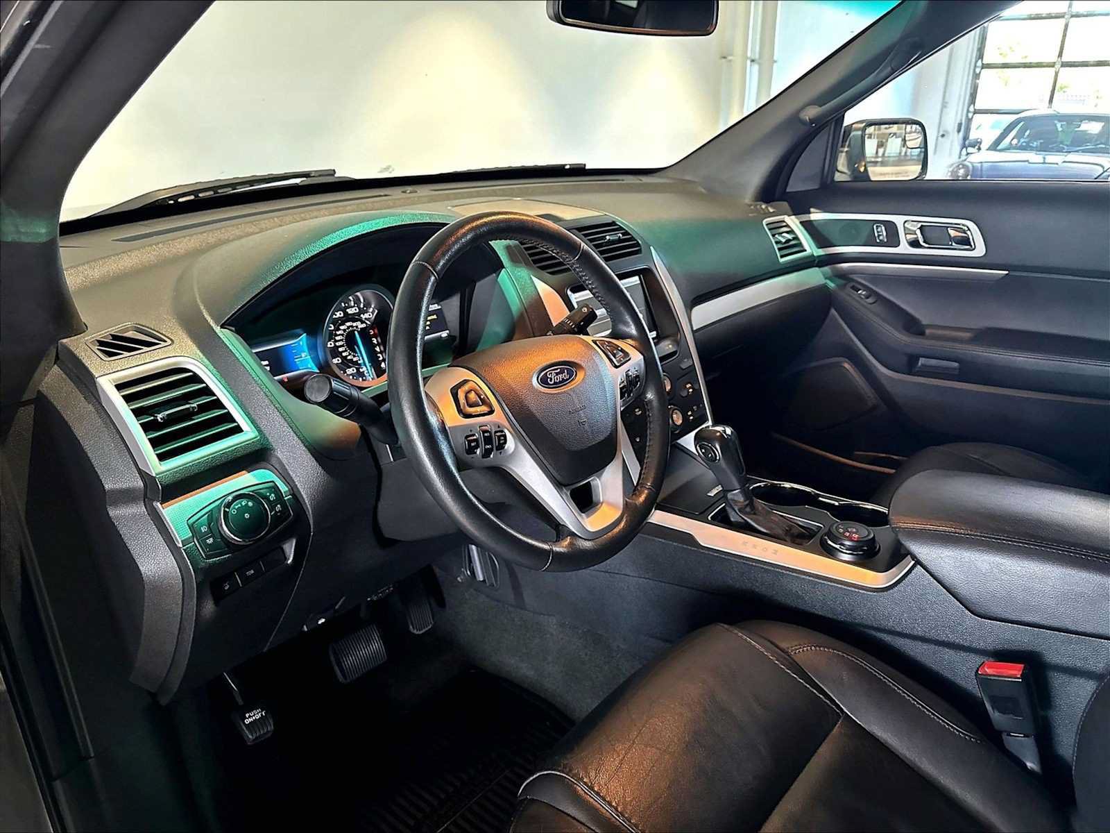 Used 2015 Ford Explorer XLT w/ Equipment Group 202A AWD/4WD image 7