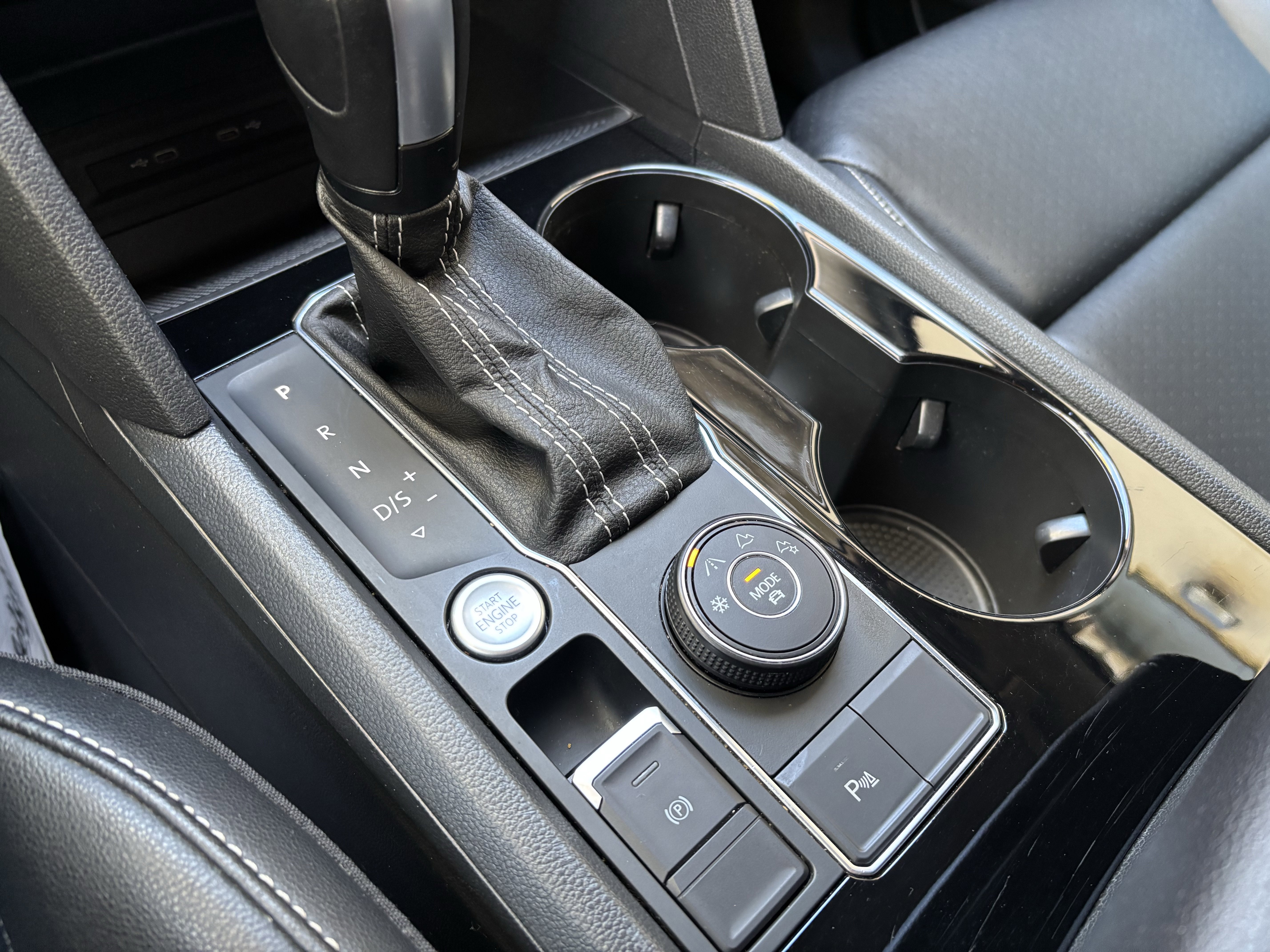 Used 2022 Volkswagen Atlas SE image 31