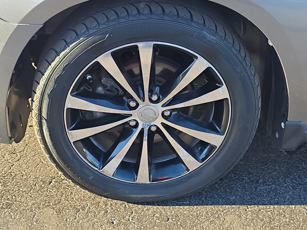 Used 2012 Chrysler 200 S FWD image 32