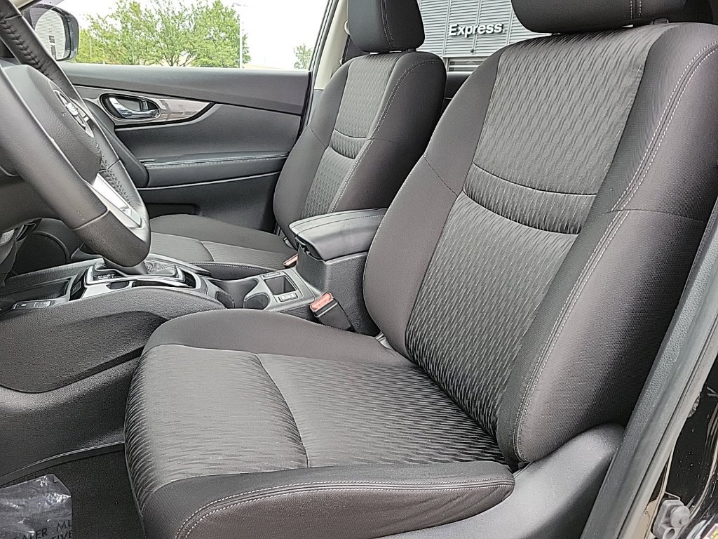 Used 2019 Nissan Rogue SV w/ Sun & Sound Touring Package AWD/4WD image 12