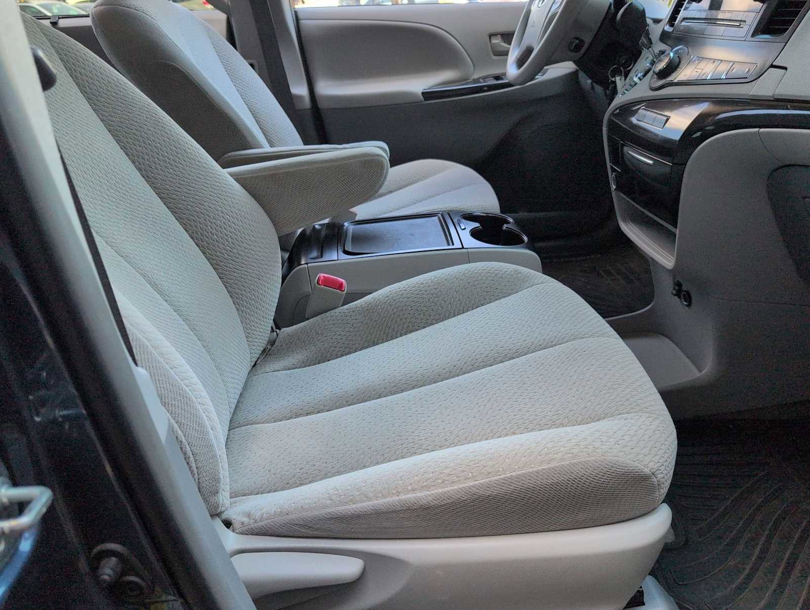 Used 2014 Toyota Sienna LE image 20