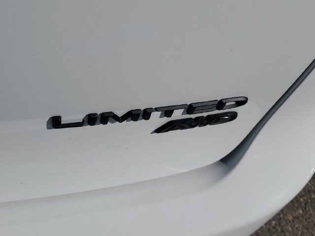 New 2027 Chrysler Pacifica Limited w/ Family Tech Group AWD/4WD image 6