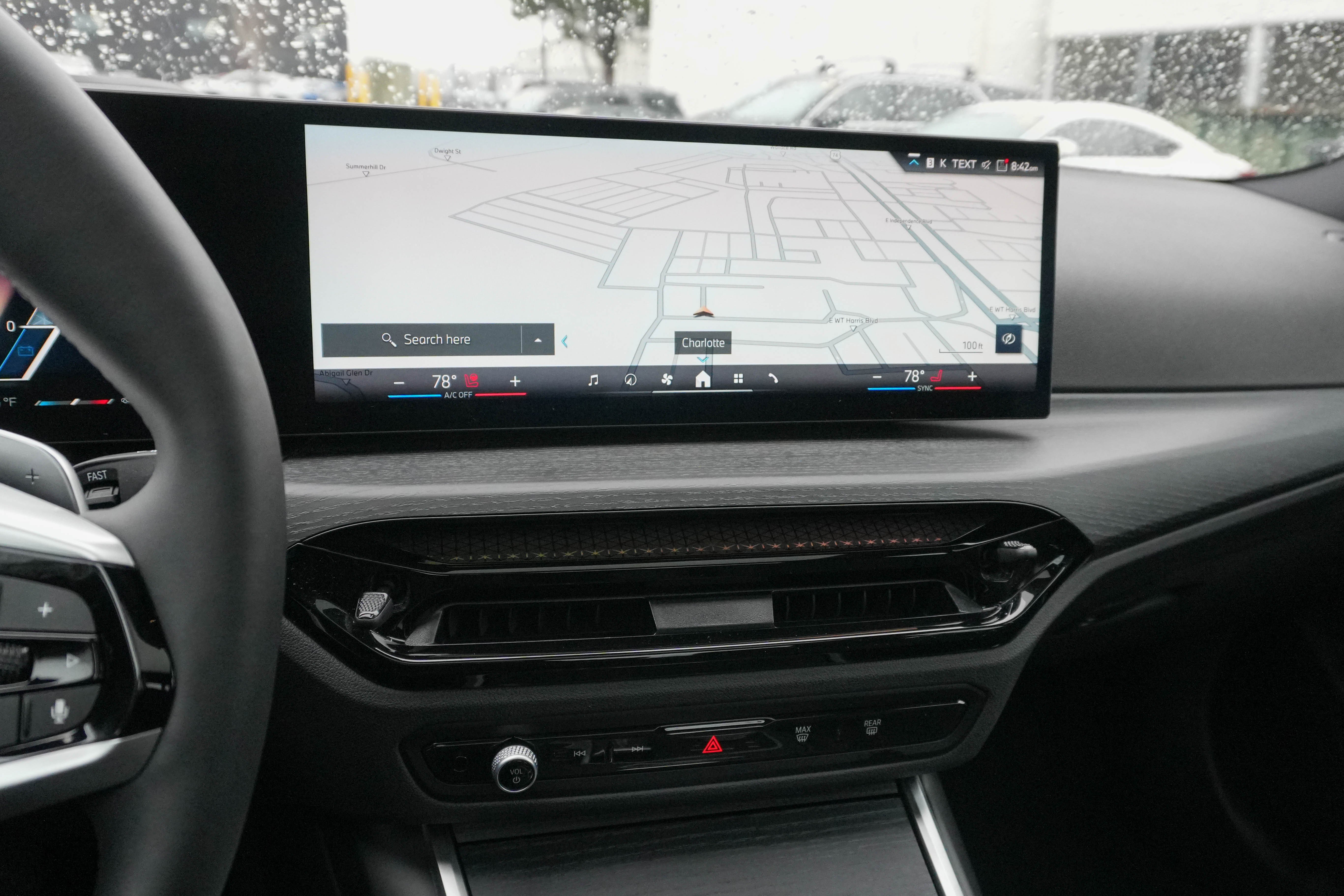 Certified 2025 BMW 330i Sedan image 23