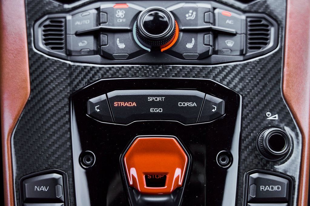 Used 2018 Lamborghini Aventador S image 70