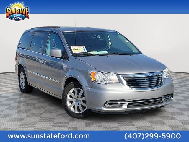 Used 2016 Chrysler Town & Country Touring FWD image 1