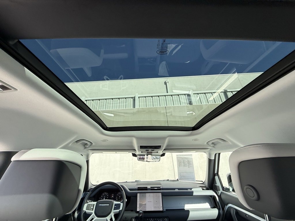 Used 2025 Land Rover Defender 110 S image 8