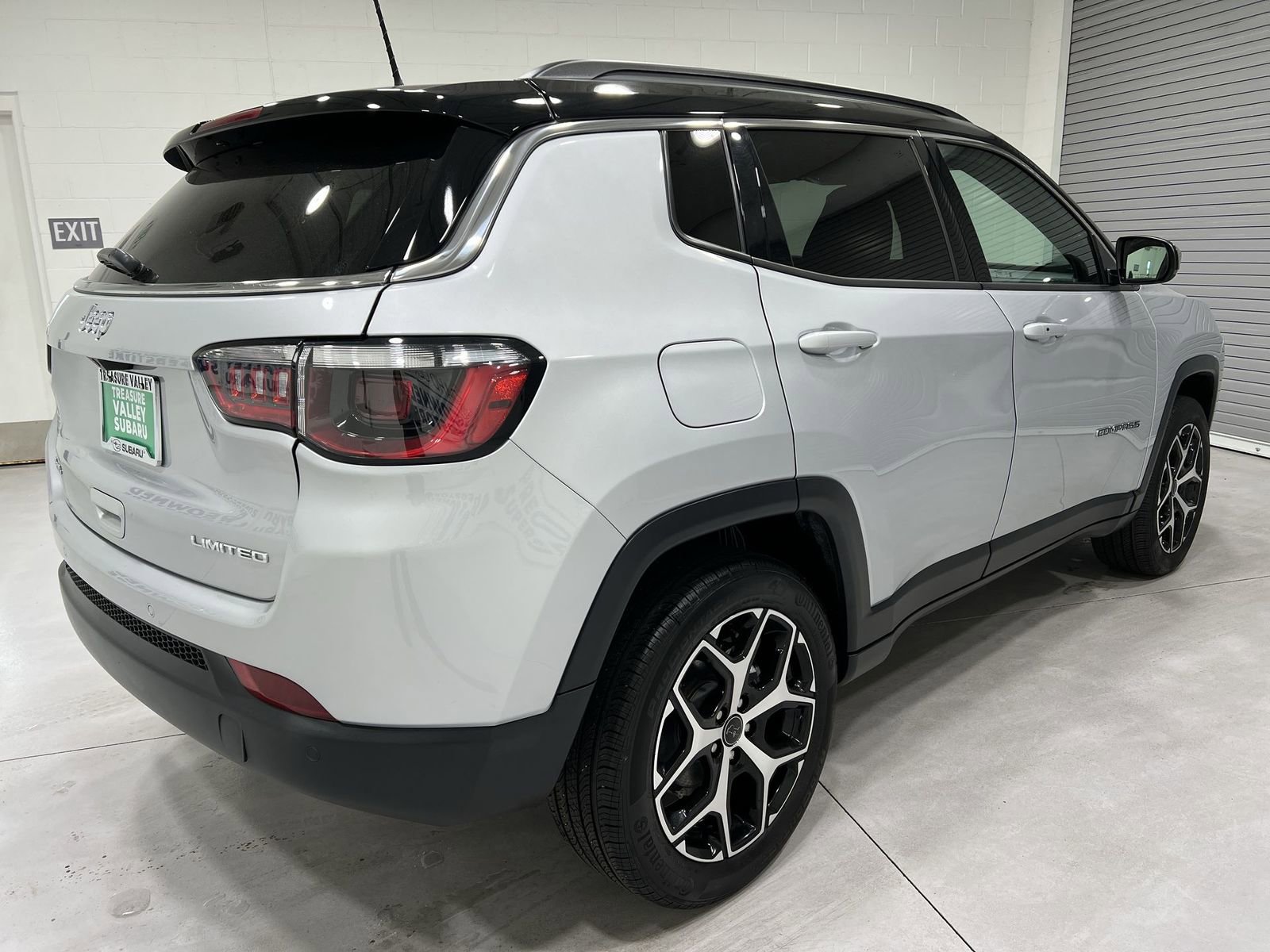 Used 2025 Jeep Compass Limited image 8