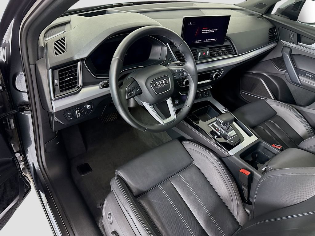 Used 2023 Audi Q5 2.0T Prestige w/ Prestige Package image 9