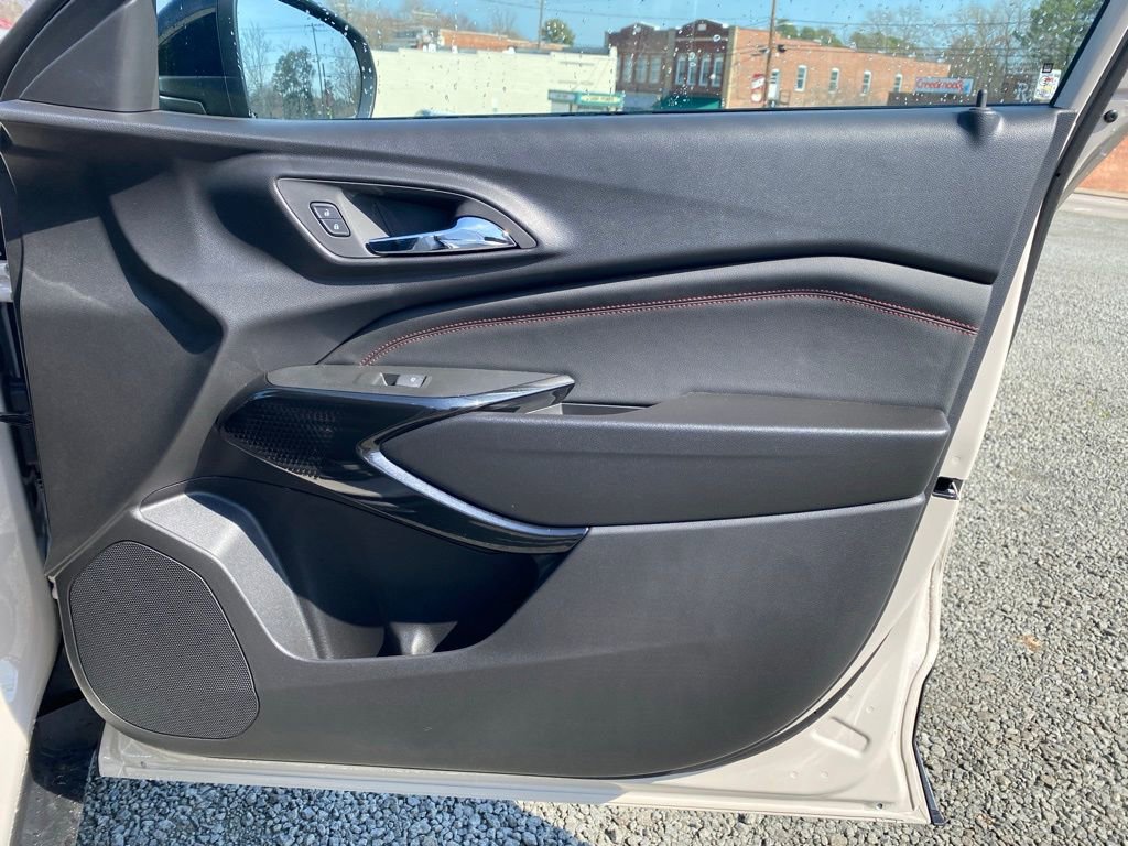 New 2026 Chevrolet Trax RS w/ Sunroof Package FWD image 21