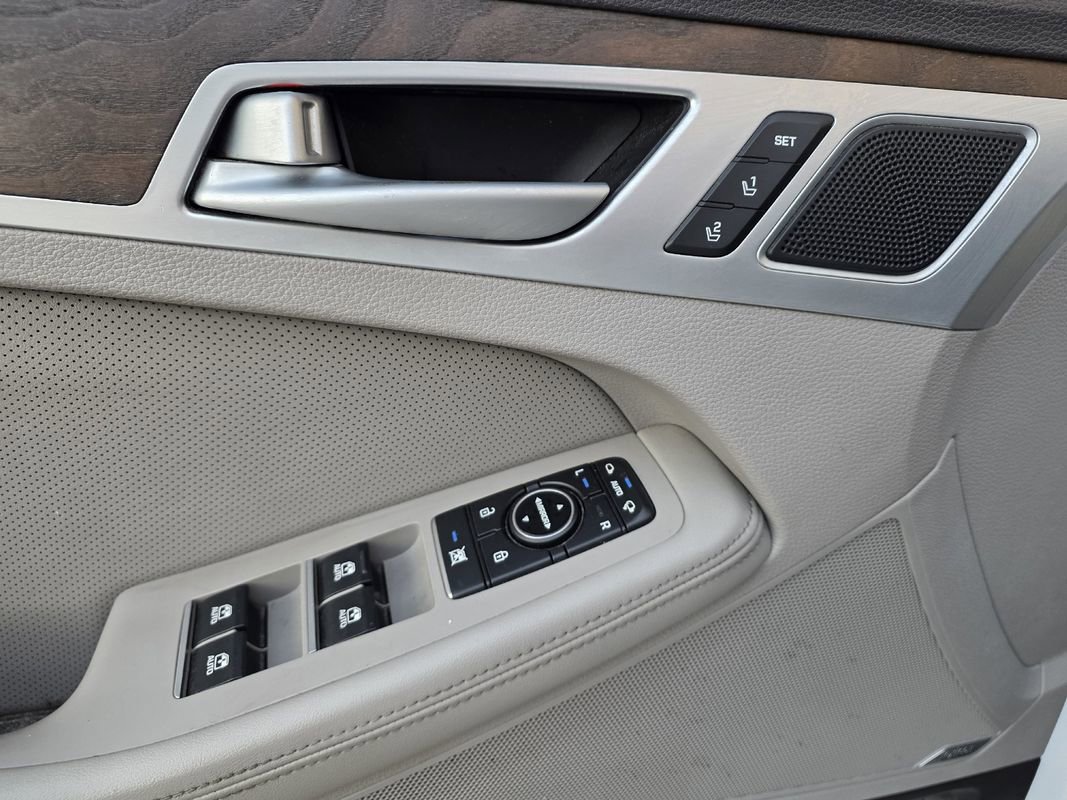 Used 2015 Hyundai Genesis 3.8 w/ Option Group 04 image 16