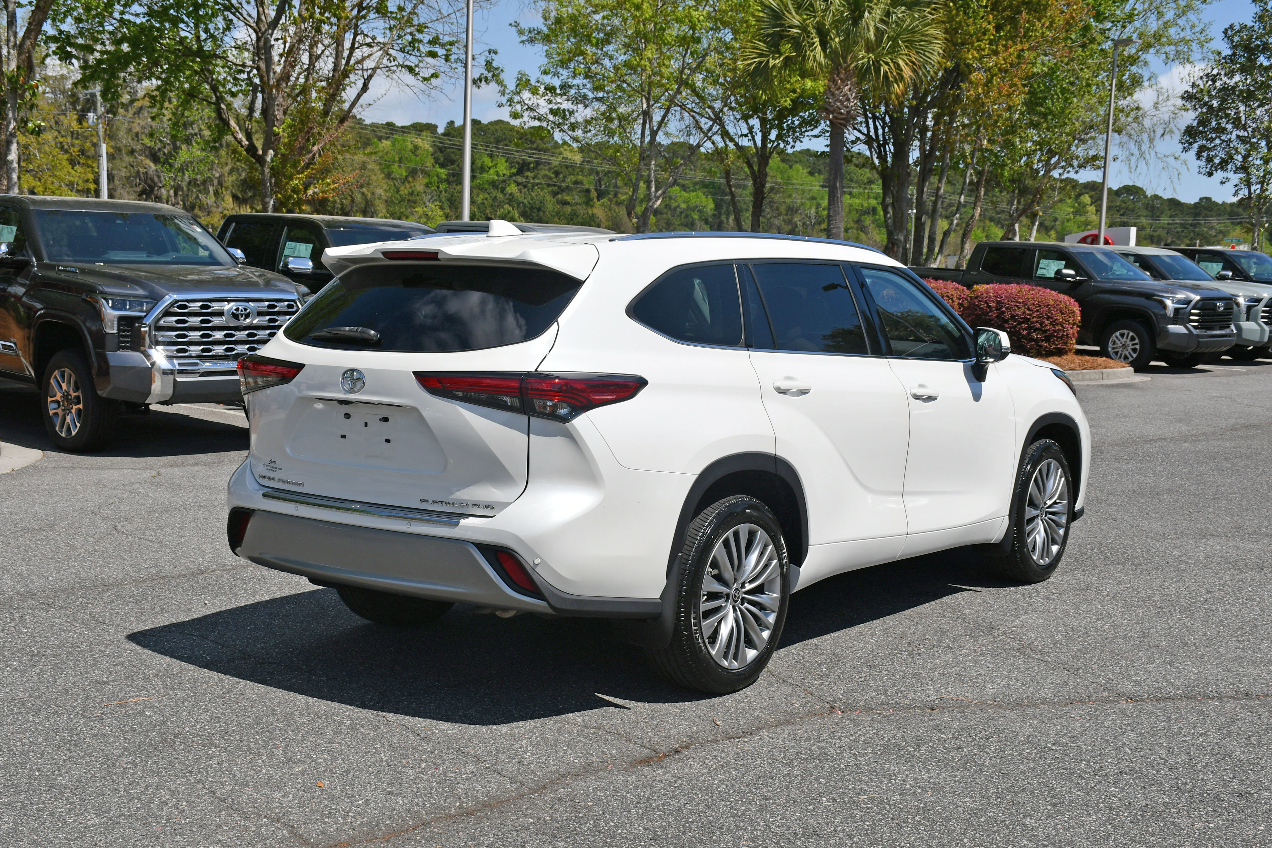 Used 2021 Toyota Highlander Platinum image 4
