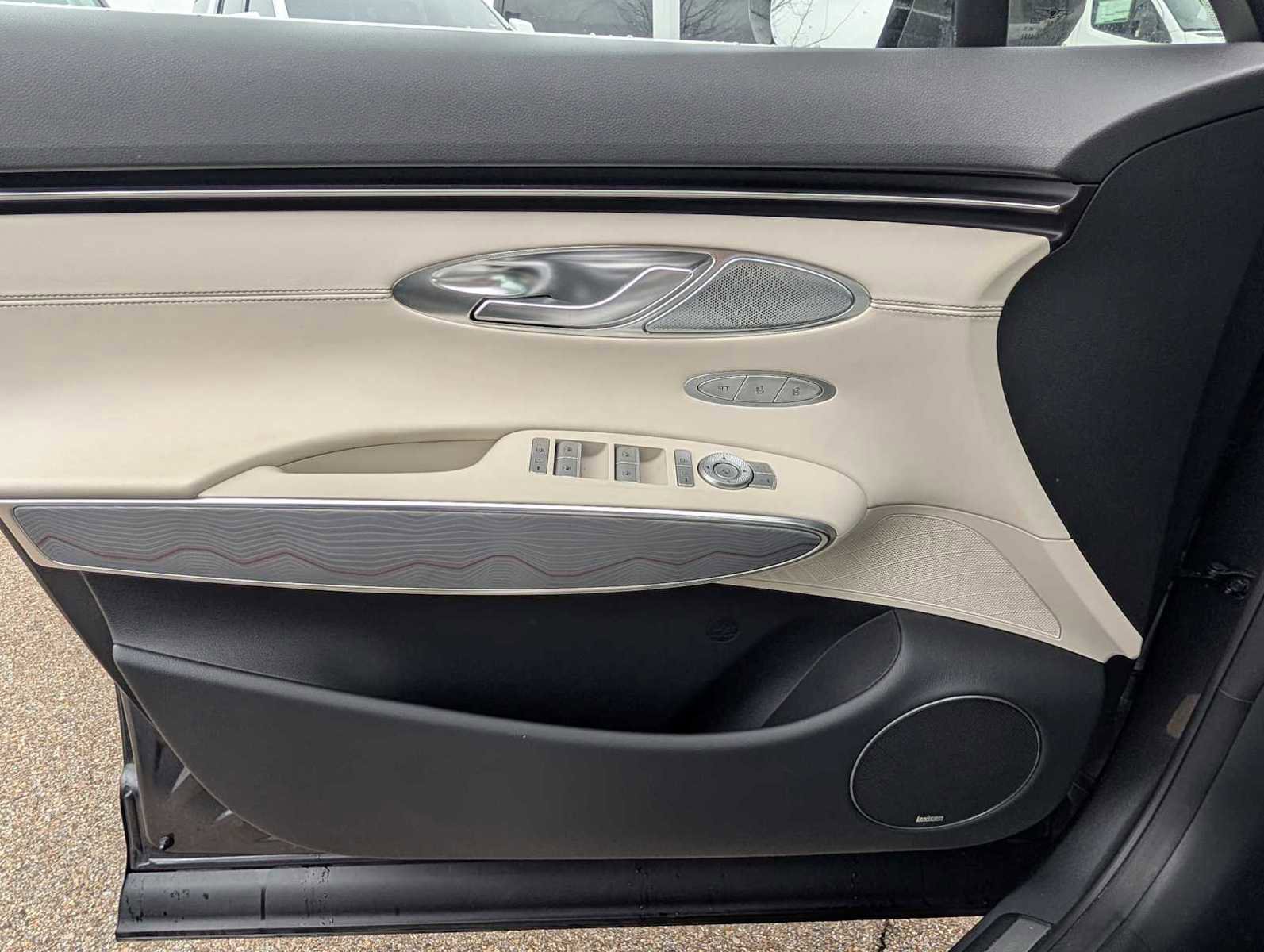 Used 2022 Genesis GV70 2.5T w/ Advanced Package image 28