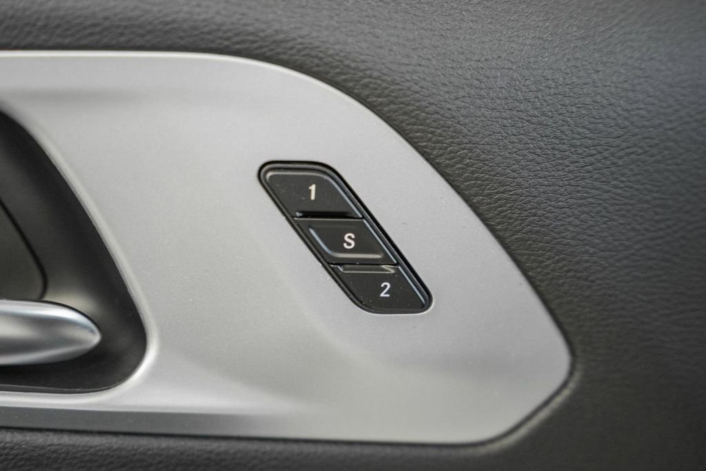 New 2026 Chrysler Pacifica Limited w/ Uconnect Theater Family Group image 37