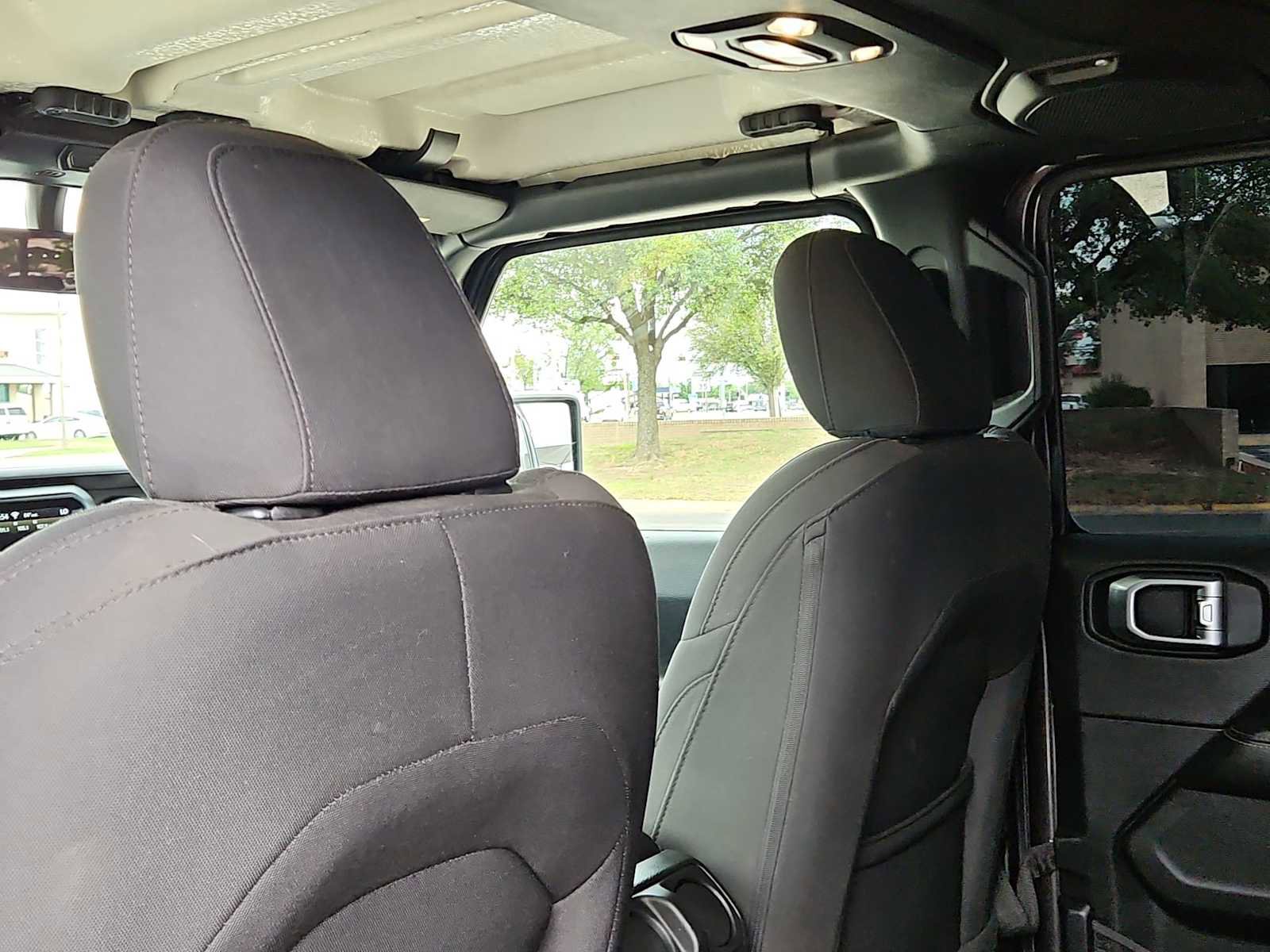 Used 2020 Jeep Wrangler Unlimited Sahara AWD/4WD image 16