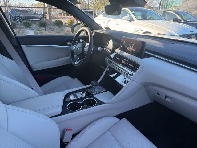 Certified 2025 Genesis G70 2.5T image 8