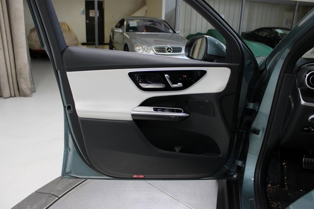 Used 2025 Mercedes-Benz GLC 350e 4MATIC w/ AMG Line image 37