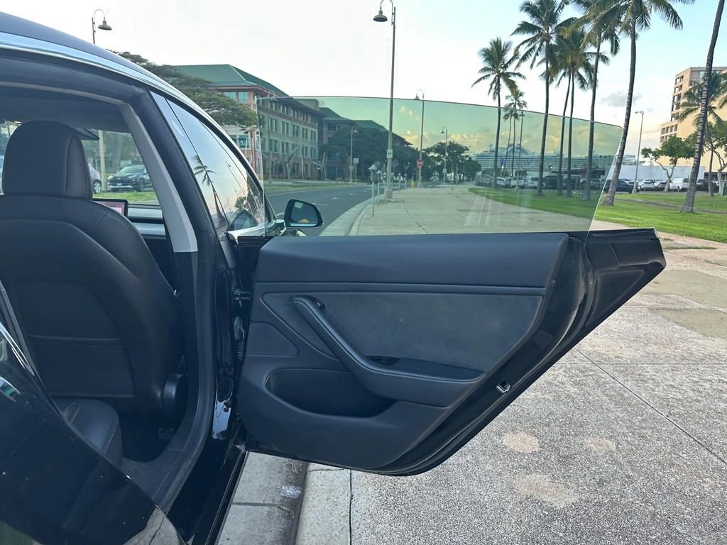 Used 2019 Tesla Model 3 Standard Range image 16