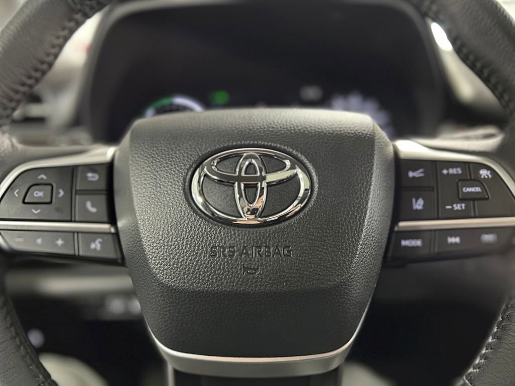 Used 2025 Toyota Sienna XLE w/ XLE Plus Package AWD/4WD image 37