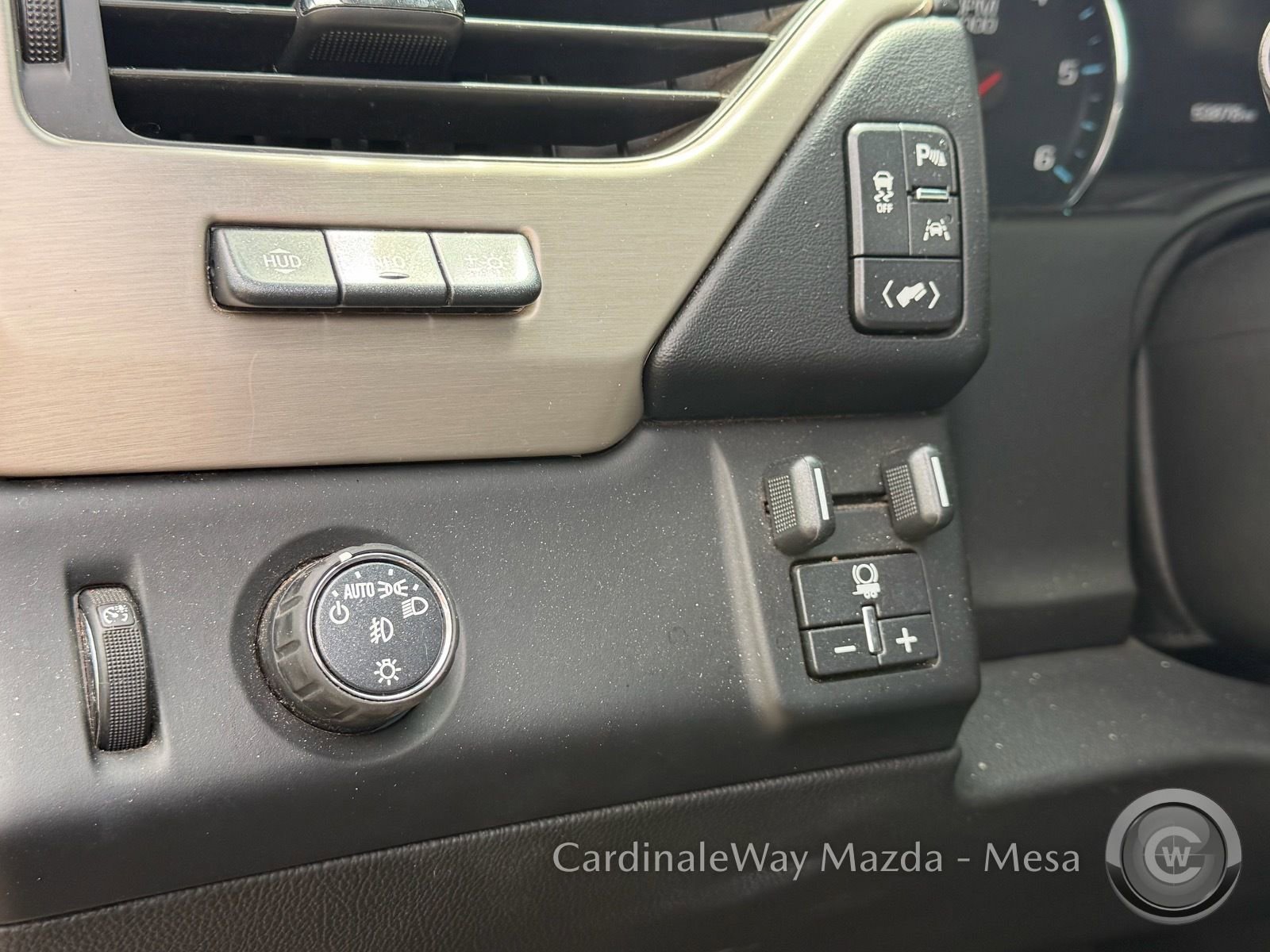 Used 2020 GMC Yukon XL Denali image 10