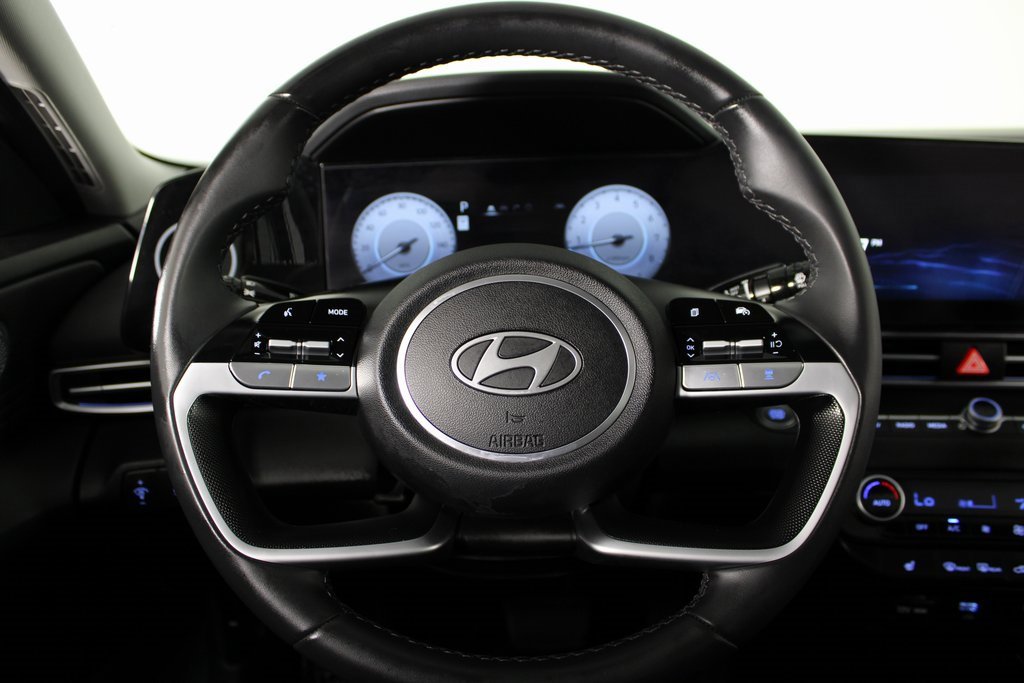 Certified 2025 Hyundai Elantra Limited image 6