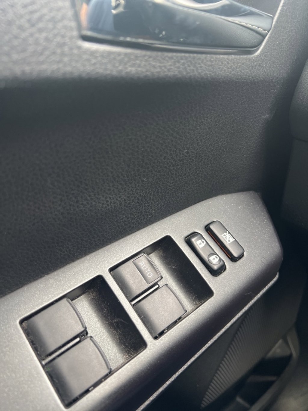 Used 2018 Toyota RAV4 XLE image 9