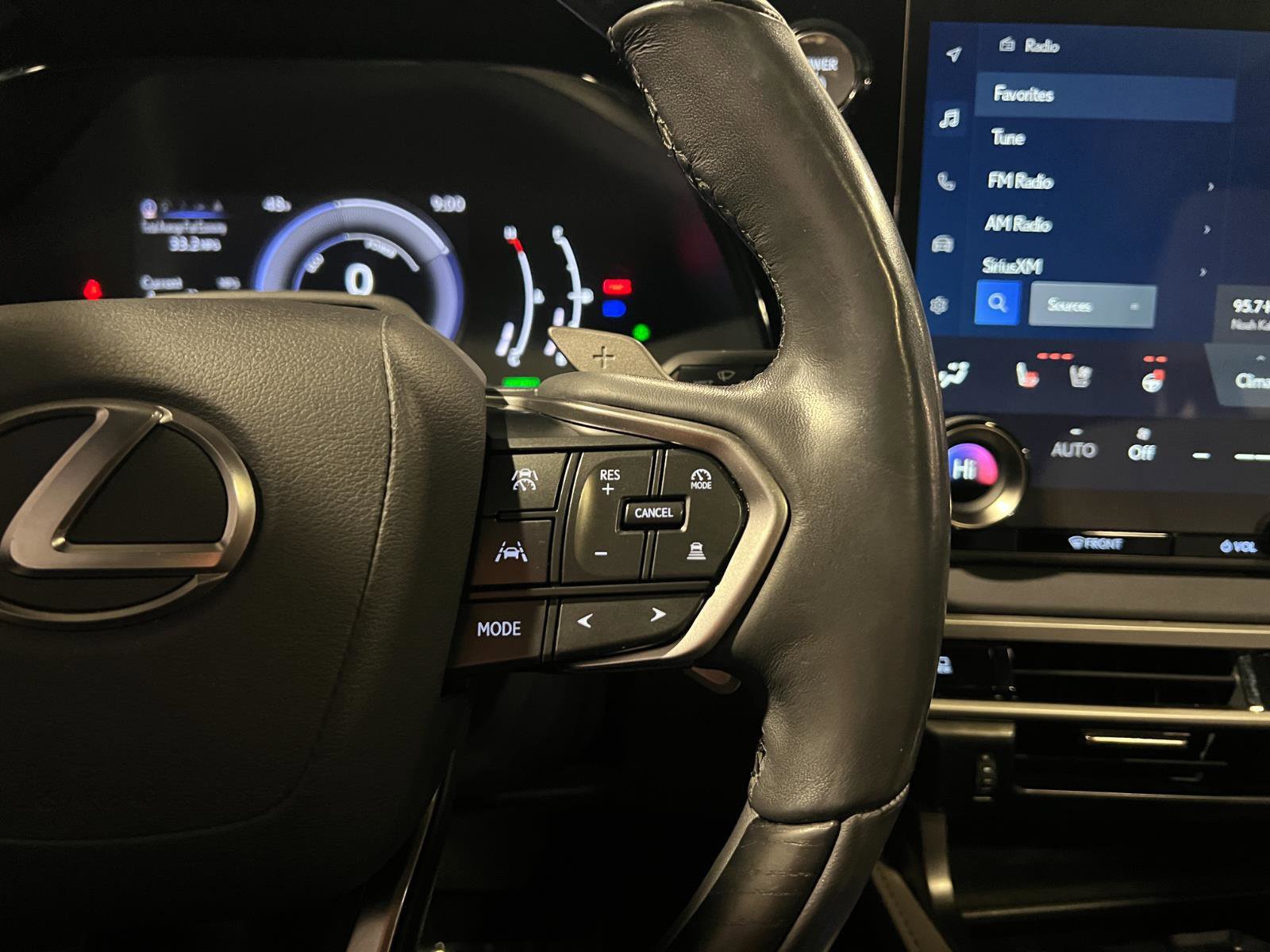 Used 2023 Lexus RX 350h image 14