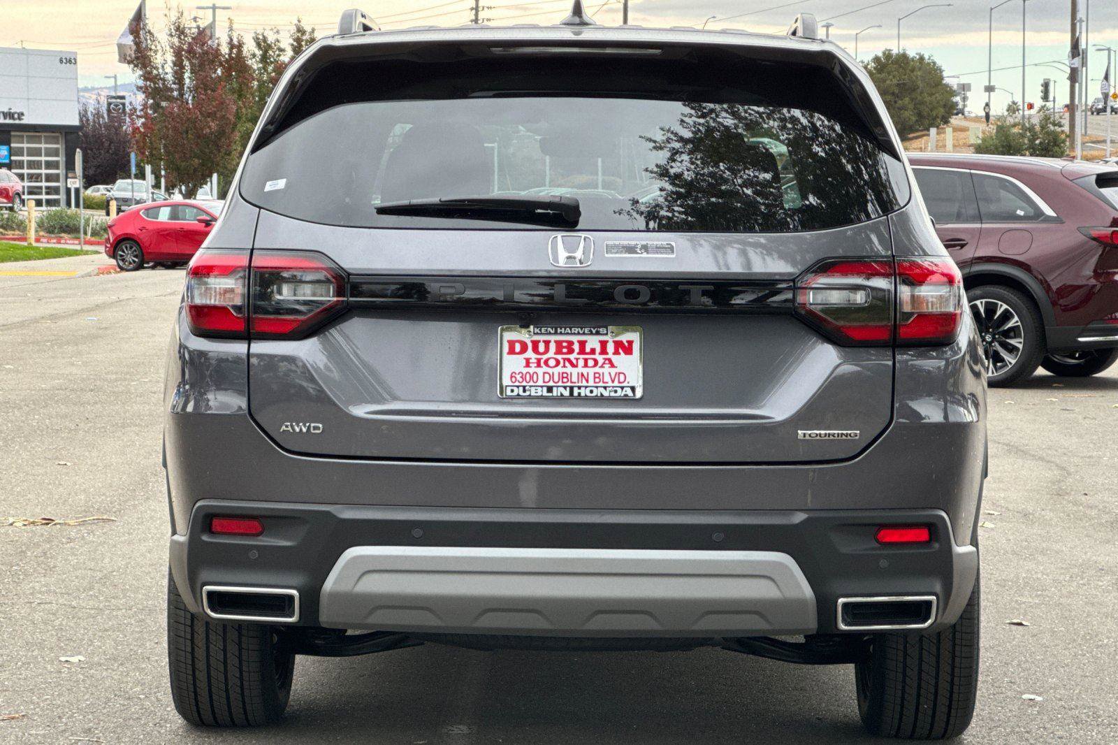 New 2025 Honda Pilot Touring image 5