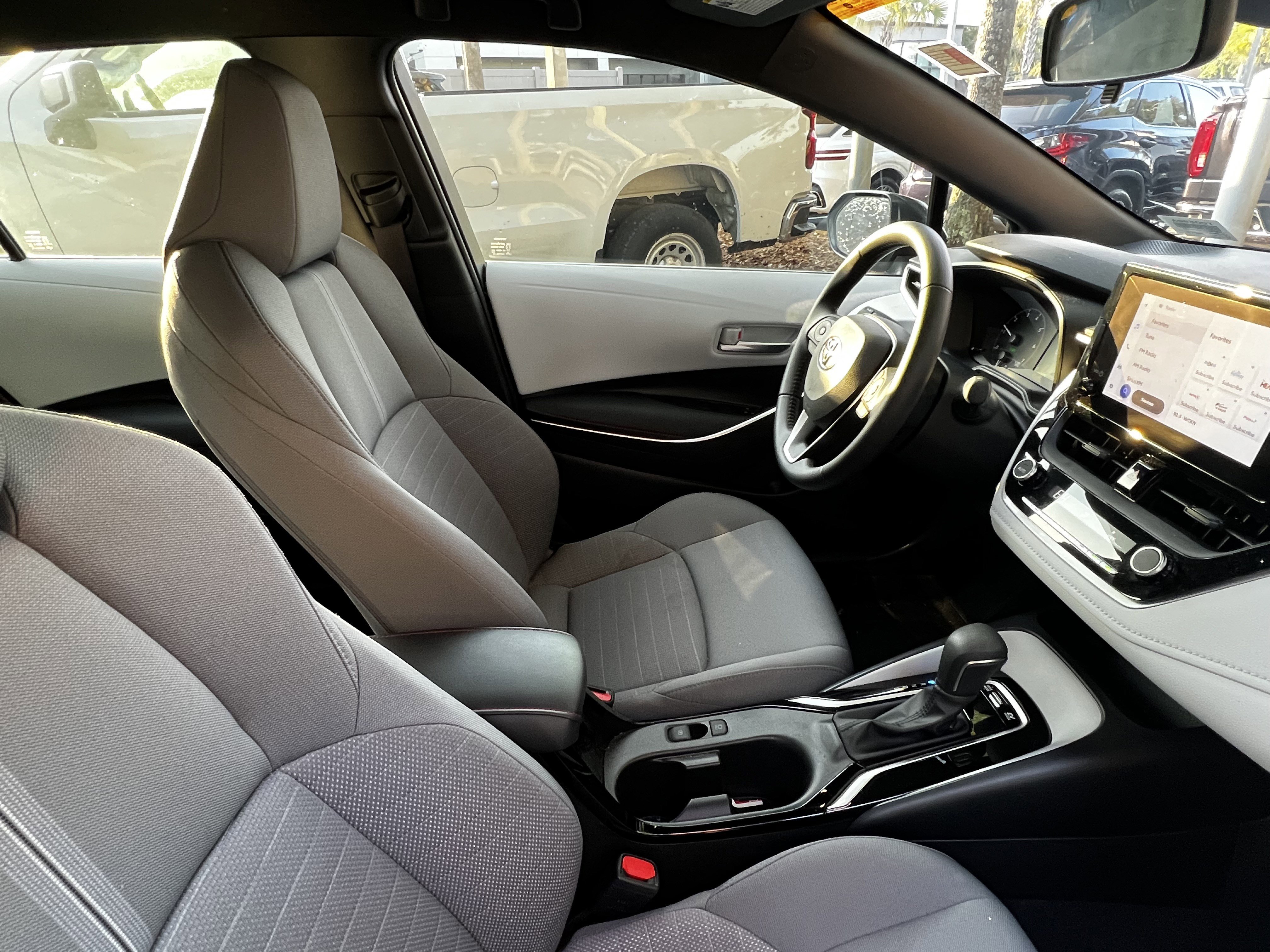 Used 2025 Toyota Corolla SE FWD image 46