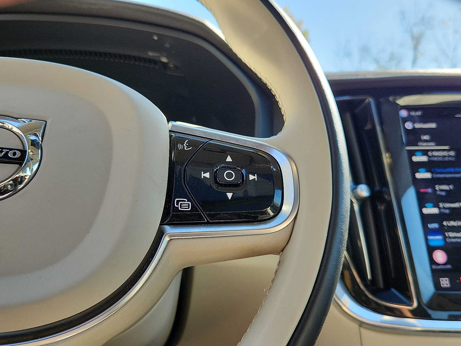 Certified 2024 Volvo S60 T8 Plus AWD/4WD image 21