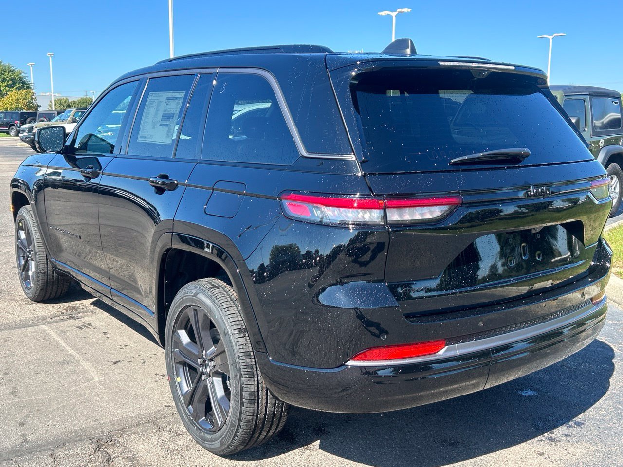 New 2027 Jeep Grand Cherokee Limited AWD/4WD image 4