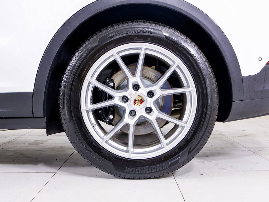 Certified 2025 Porsche Cayenne S AWD/4WD image 29