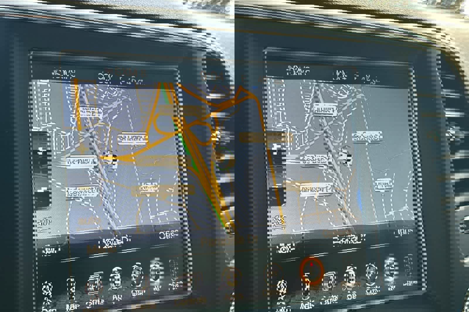 Used 2017 Jeep Grand Cherokee Overland w/ Jeep Active Safety Group image 18