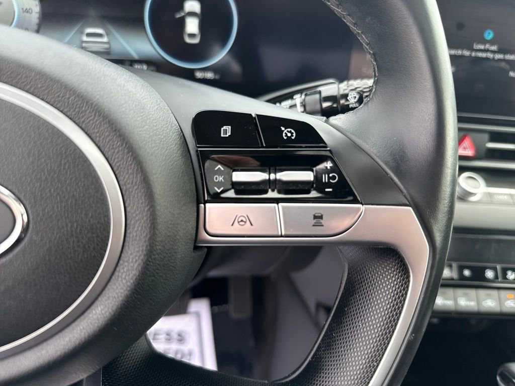 Used 2021 Hyundai Elantra Limited image 22