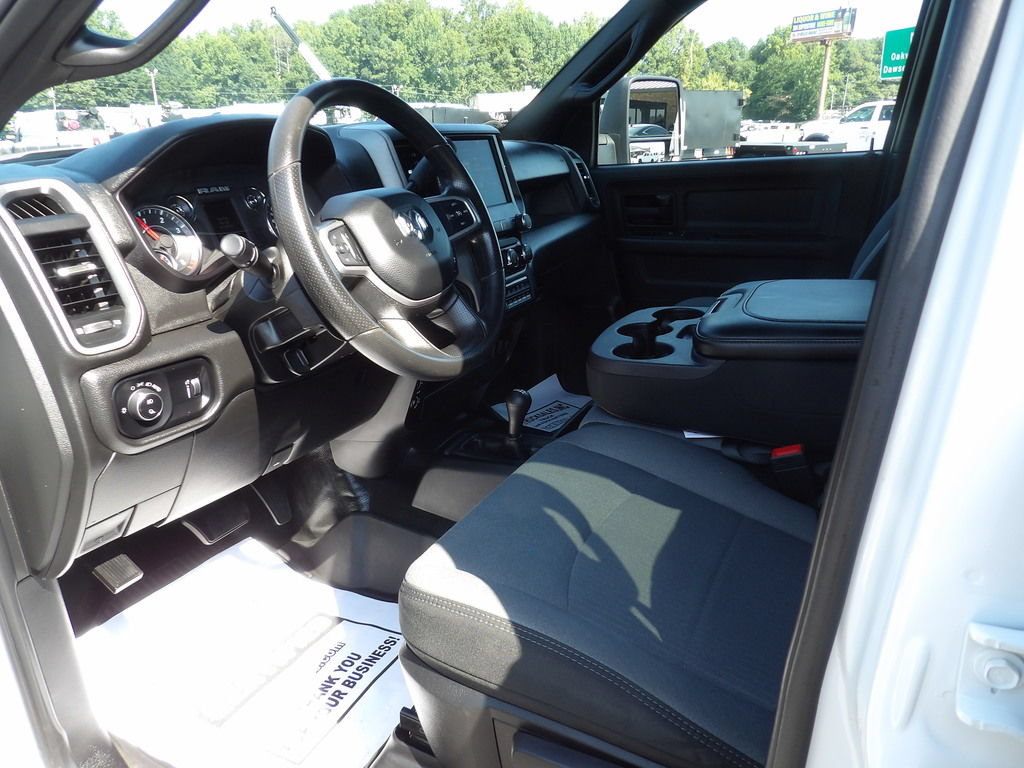 Used 2024 RAM 5500 Tradesman w/ Chrome Appearance Group AWD/4WD image 16