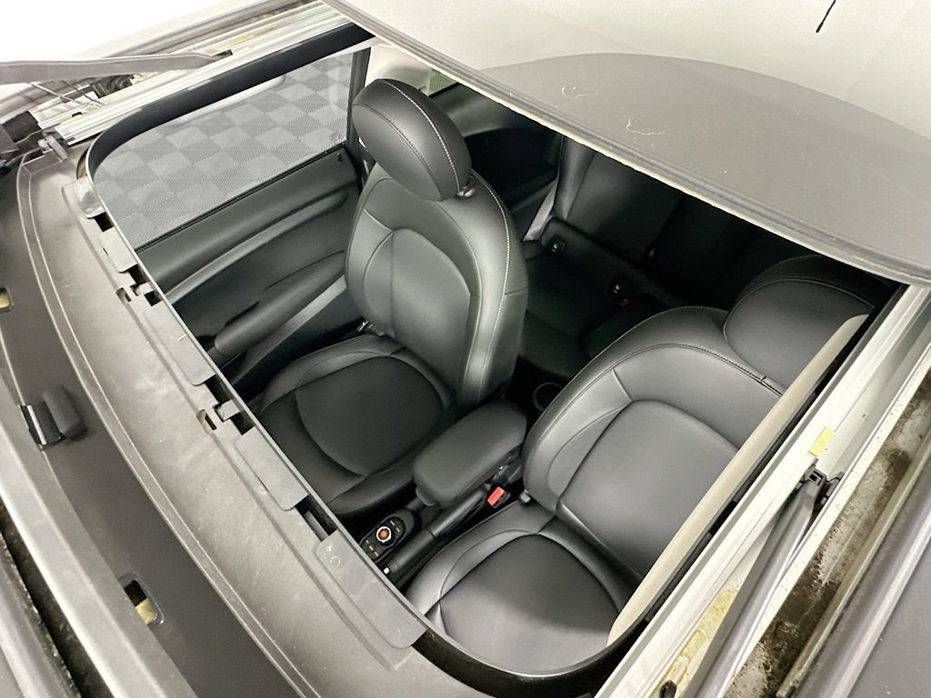 Used 2021 MINI Cooper 2-Door Hardtop w/ Storage Package image 21