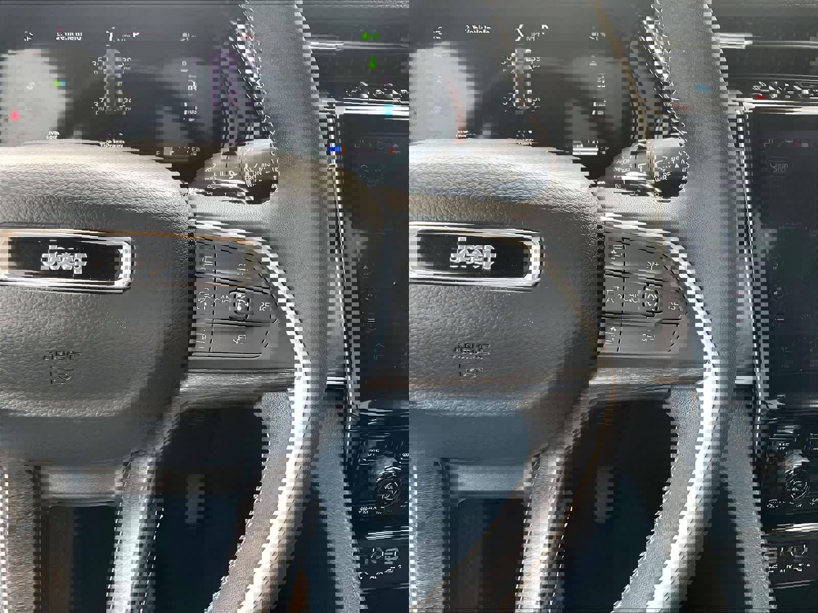 Used 2023 Jeep Grand Cherokee 4WD 4xe image 24