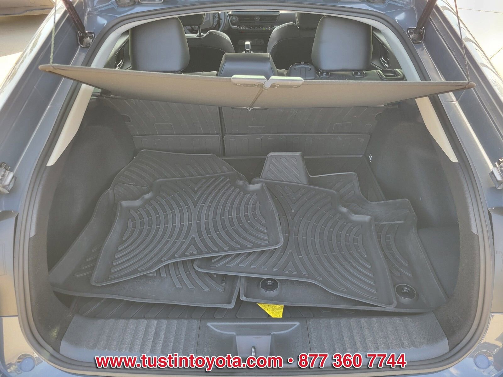 Used 2024 Toyota Prius XLE FWD image 13