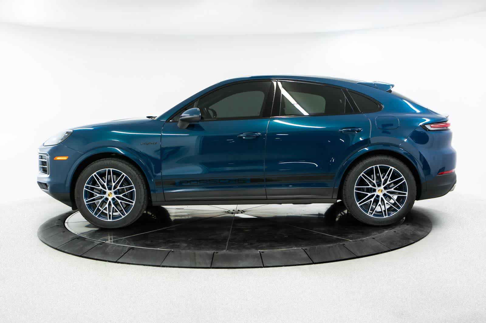 Certified 2024 Porsche Cayenne Coupe AWD/4WD image 2