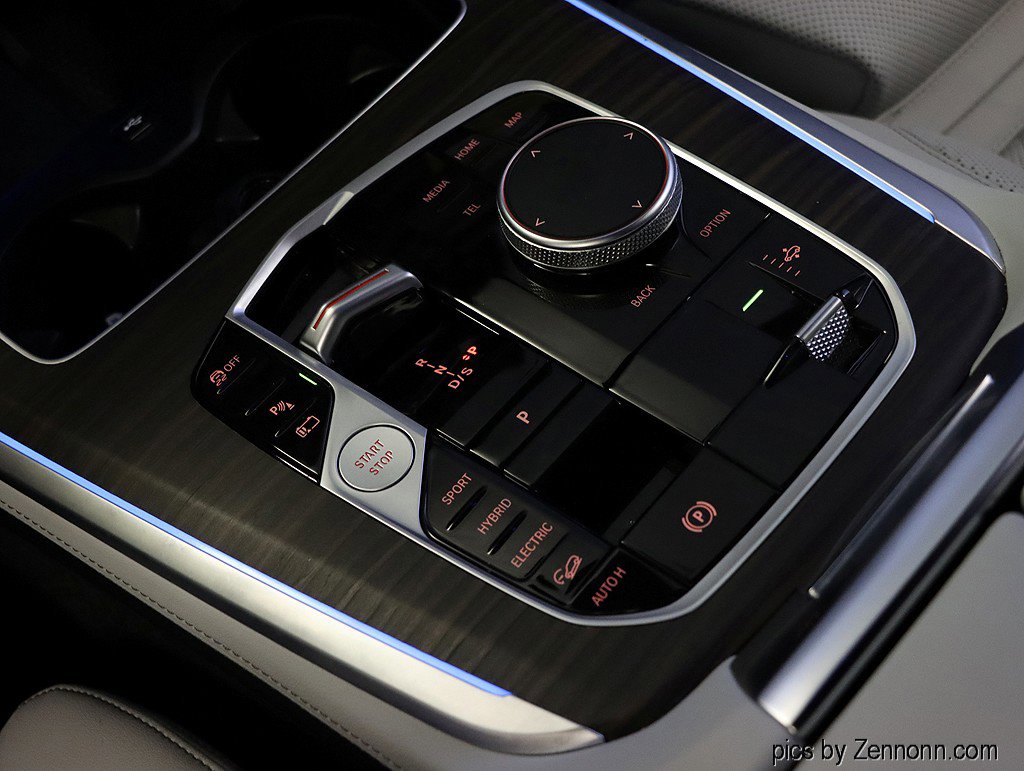 Used 2026 BMW X5 xDrive50e w/ Climate Comfort Package image 27