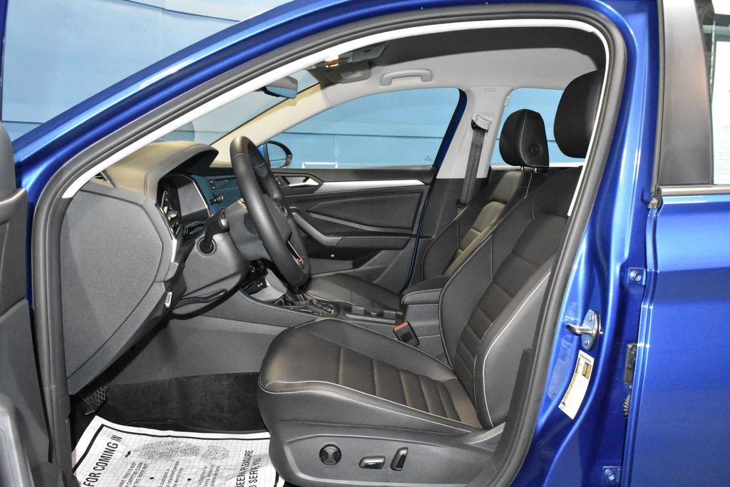Used 2024 Volkswagen Jetta SE FWD image 7