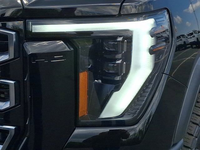 Used 2024 GMC Sierra 2500 AT4 w/ AT4 Premium Plus Package image 9