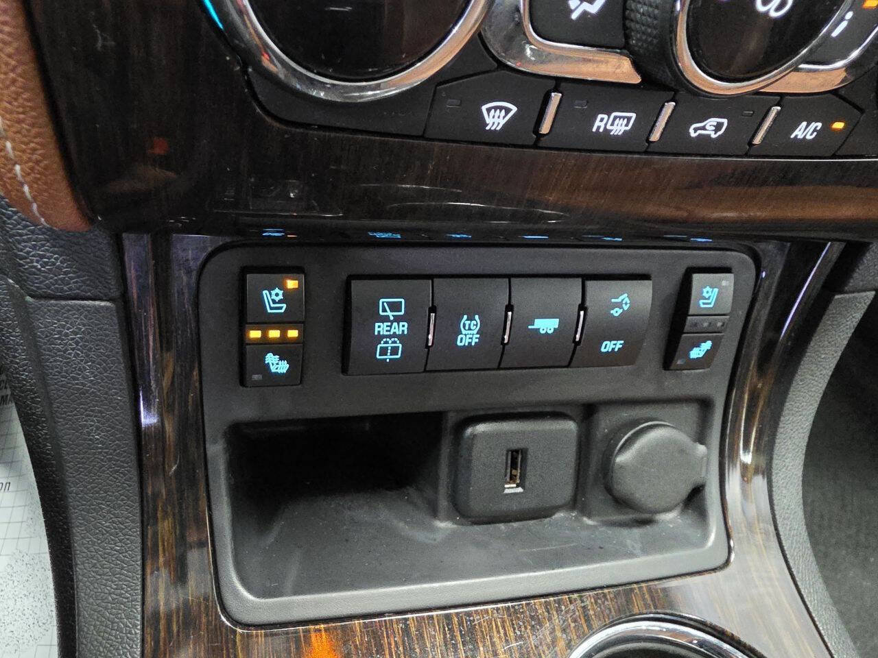 Used 2016 Chevrolet Traverse LTZ FWD image 24