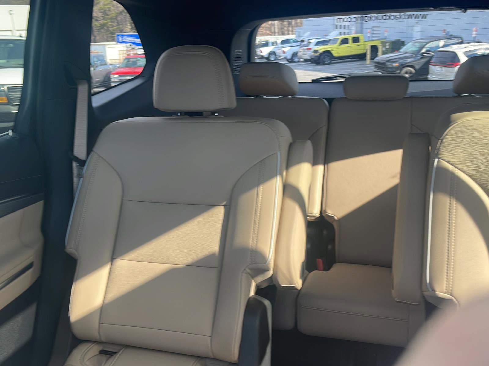 Used 2025 Buick Enclave Preferred w/ Power Package image 11