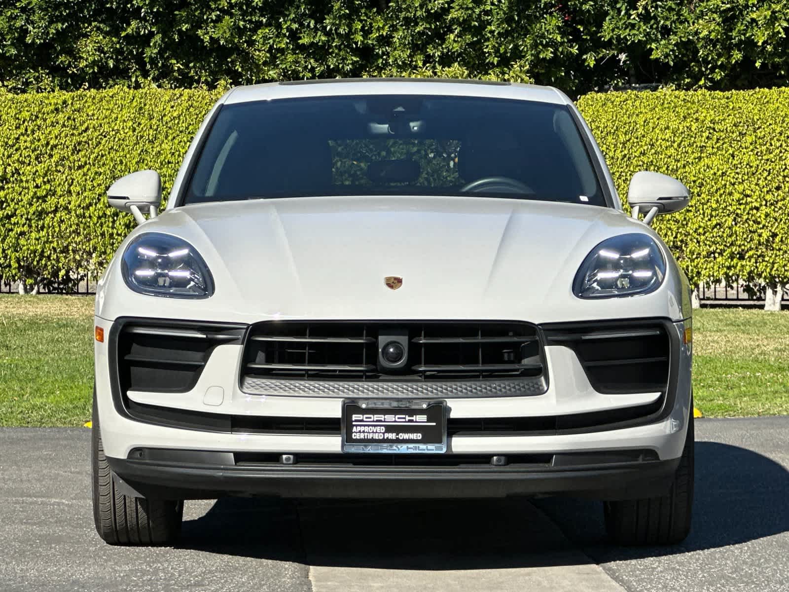 Certified 2025 Porsche Macan AWD/4WD image 11