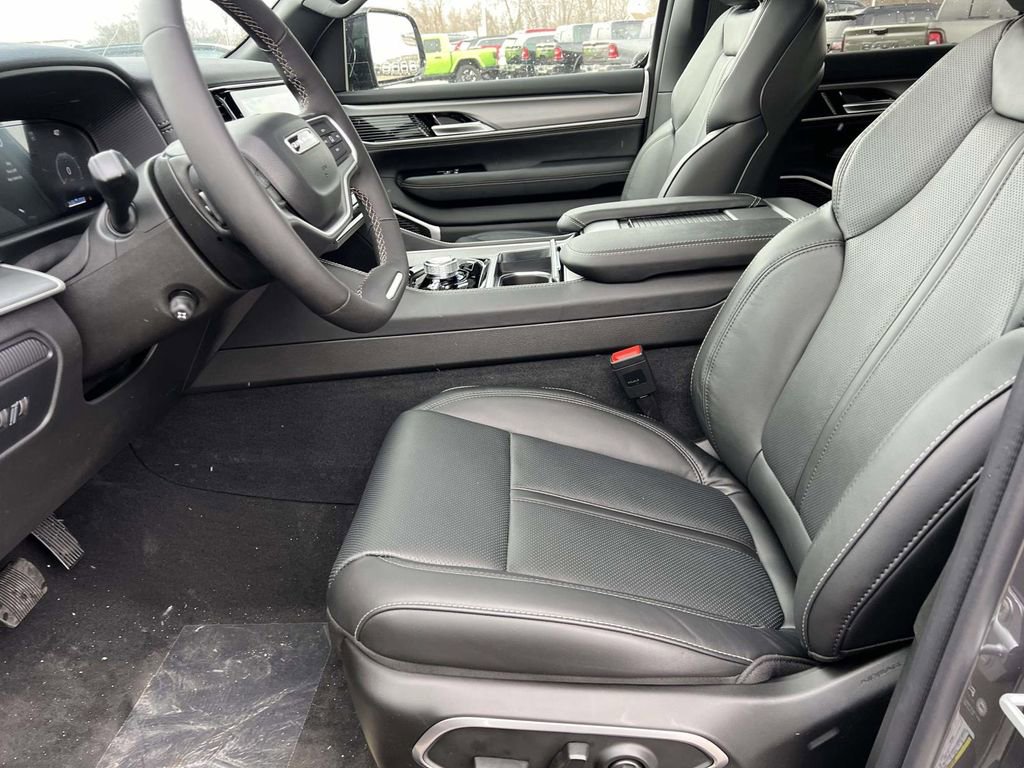 New 2026 Jeep Grand Wagoneer 4WD image 12